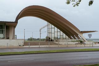 Dubulti. Dworzec w kształcie kota - zdjęcia. Modernistyczny budynek stoi w łotewskim kurorcie