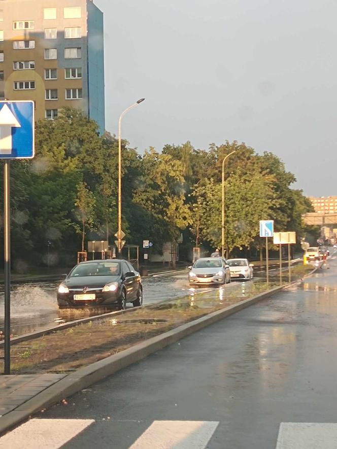  Łódź zalana po ulewie. Ulicami popłynęły strumienie wody [ZDJĘCIA]