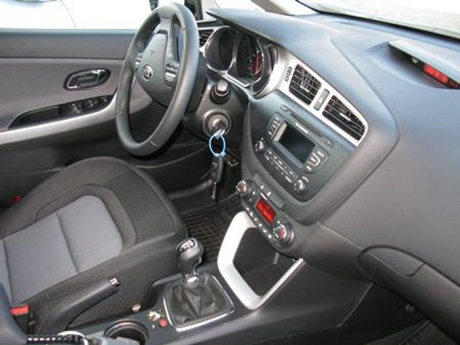 Nieoznakowane radiowozy Kia Cee'd dla policji