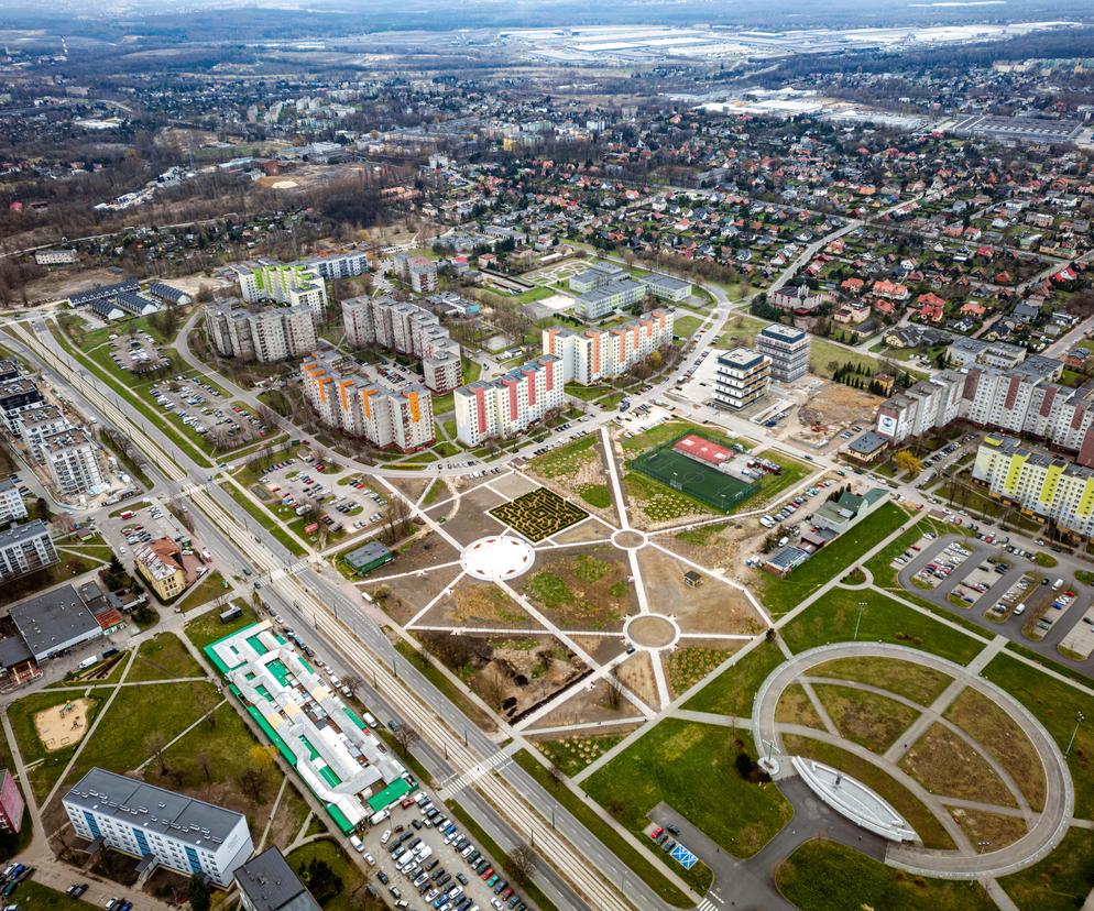 Park przy pl. Papieskim w Sosnowcu prawie gotowy. Trwają ostatnie prace