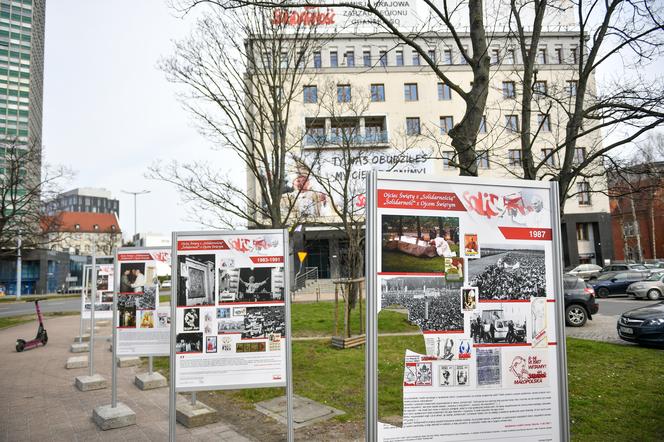 Zdewastowano wystawę papieską przy siedzibie Solidarności w Gdańsku. Sprawą zajmuje się policja