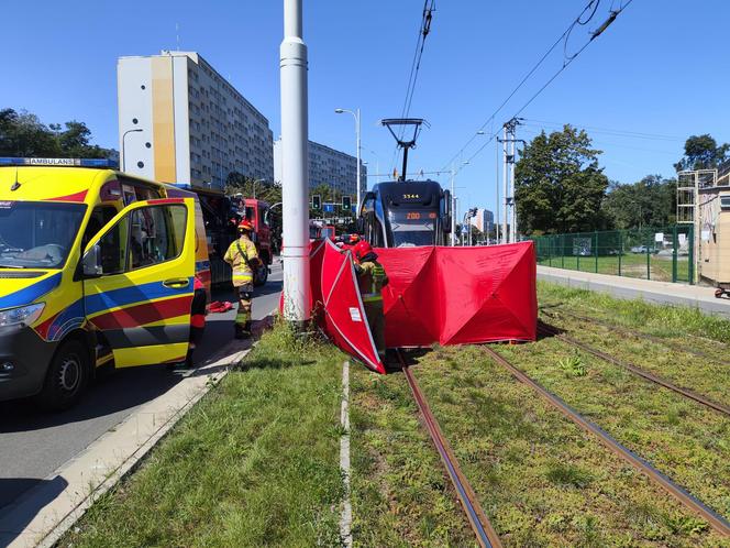 Młody mężczyzna śmiertelnie potrącony przez tramwaj