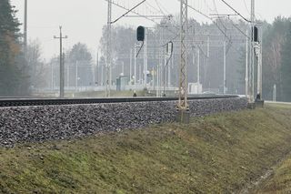 Nagłe zatrzymanie pociągu Świnoujście–Rzeszów. Wybite szyby w wagonie, służby prowadzą działania