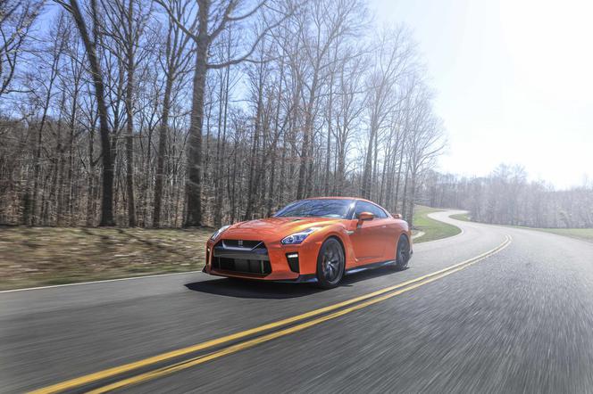 Nissan GT-R lifting 2017