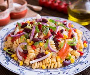 Meksykańska sałatka makaronowa - jedz schłodzoną to nie przytyjesz!