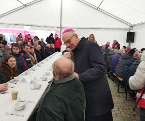 Ubodzy spotkali się na wspólnej modlitwie i posiłku