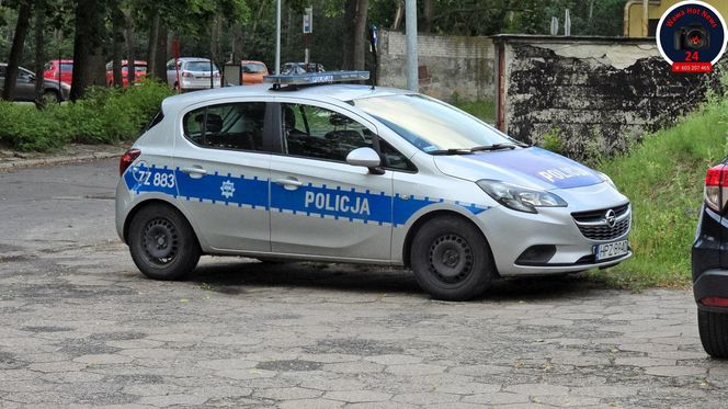 Auto staranowało ludzi i uderzyło w budynek szpitala. Groźny incydent w Otwocku
