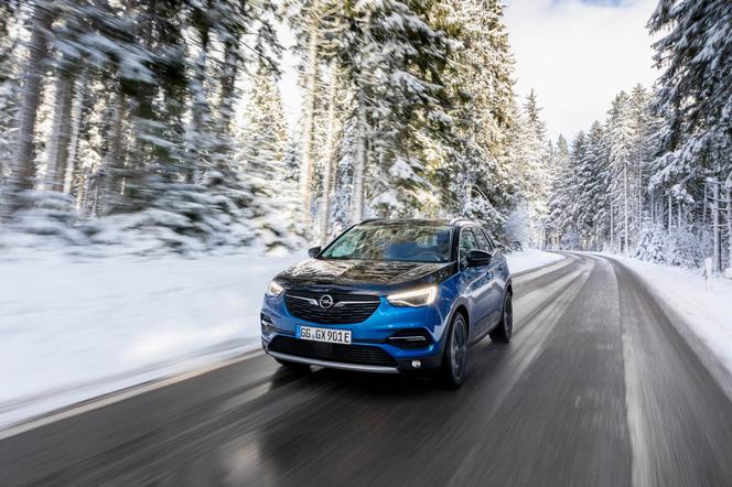 To teraz najmocniejszy Opel. Jest SUV-em i zawstydza nawet Insignię GSi! Opel Grandland X Hybrid4 - TEST, OPINIA