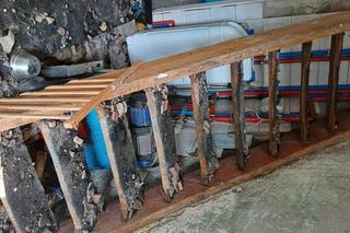 Tak wyglądają zgliszcza dachu i poddasza po pożarze w Boleminie pod Gorzowem