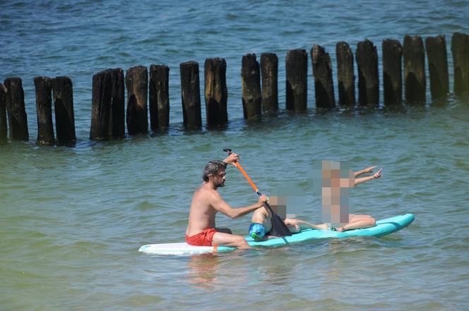 Olivier Janiak jak David Hasselhoff na plaży nad Bałtykiem