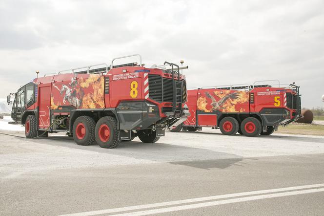 Nowe pojazdy Lotniskowej Straży Pożarnej 