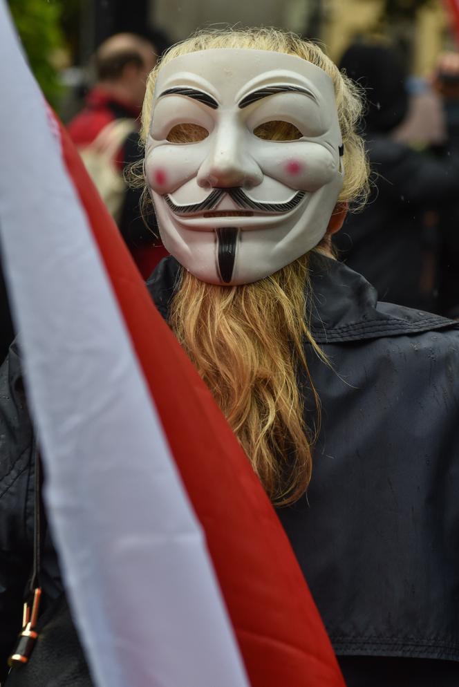 Tak wyglądał protest "Zakończyć plandemię" w Toruniu