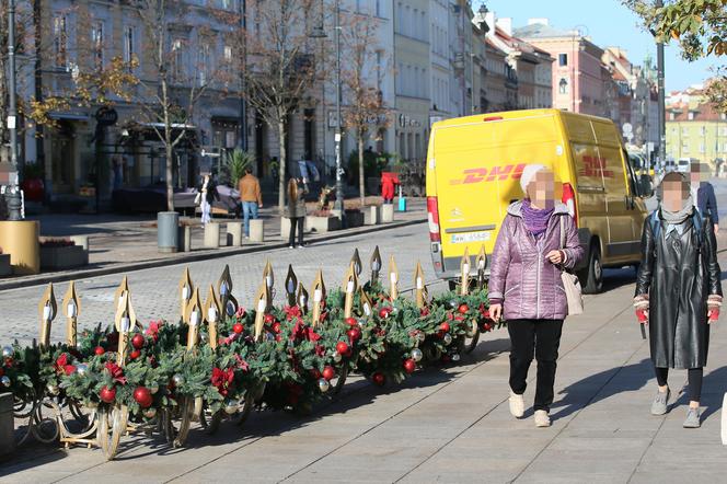 Warszawa rozwiesza świąteczną iluminację mimo wysokich cen prądu. Rafał Trzaskowski odpowiada