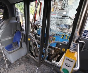  Wypadek we Wrocławiu  Tramwaj zderzył się z autobusem. Są poszkodowani 