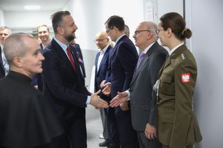 Nowoczesny tomograf w krakowskim szpitalu wojskowym. Sprzęt z funduszy KPO zaprezentował szef MON