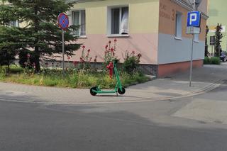 Hulajnogi zostawione byle gdzie w Koninie