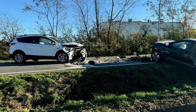 Poważny wypadek pod Mielcem. Czołowe zderzenie forda i hyundaia. 1,5-roczne dziecko zabrał śmigłowiec [ZDJĘCIA]