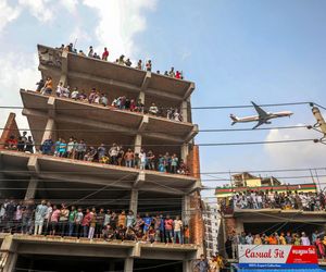 Samolot spadł na szkołę! Dziesiątki zabitych, 170 rannych