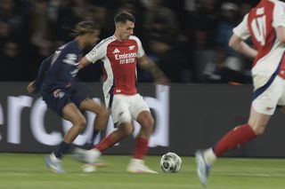 Anglicy wydali wyrok w sprawie Kiwiora. Ocenili go po klęsce Arsenalu w Lidze Mistrzów