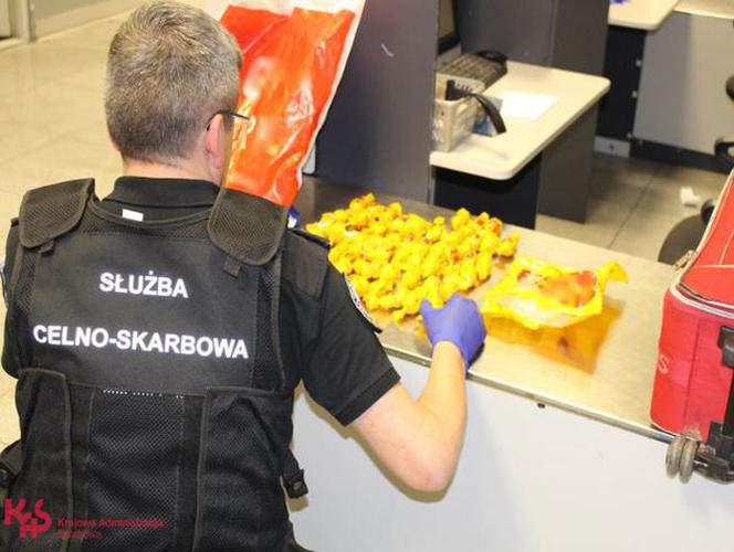 Kokaina w cukierkach na Okęciu!