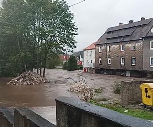 Lądek Zdrój i Stronie Śląskie zalewa woda. Dramatyczna sytuacja mieszkańców 