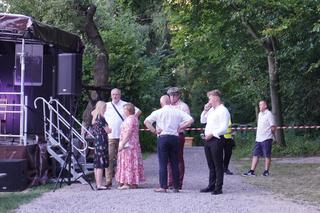 Sielanka na parkiecie w Muzeum Wsi Lubelskiej pod gołym niebem! Za nami kolejna potańcówka w rytmie miejskiego folkloru z Warszawy i Lwowa