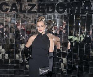 Dom Wiktorii Gąsiewskiej jest megaprzytulny. Z salonu ma widok na las, a w sypialni designerską lampę
