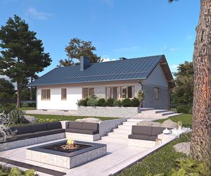 DS326 Mahoń 4 ma tradycyjną formę z dwuspadowym dachem