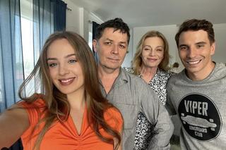 Barwy szczęścia po wakacjach 2023. Oliwka (Wiktoria Gąsiewska), Tomasz Kępski (Jakub Sokołowski), Wanda (Maja Barełkowska)