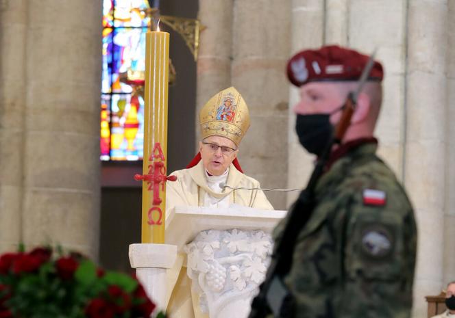 Pogrzeb Krzysztofa Krawczyka. Nabożeństwo żałobne w łódzkiej archikatedrze