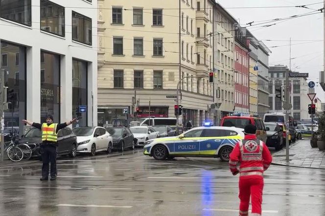 Kierowca wjechał w grupę ludzi w Monachium