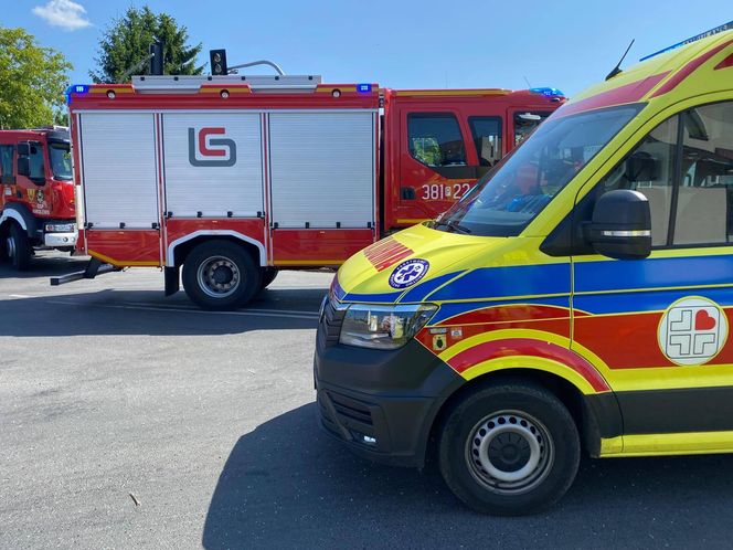 Zablokowana DK 12 w Kąkolewie koło Leszna. Po kolizji z udziałem dwóch samochodów