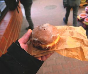 Tłusty Czwartek bez wyrzutów sumienia. Sprawdź, jak spalić kalorie z jednego pączka