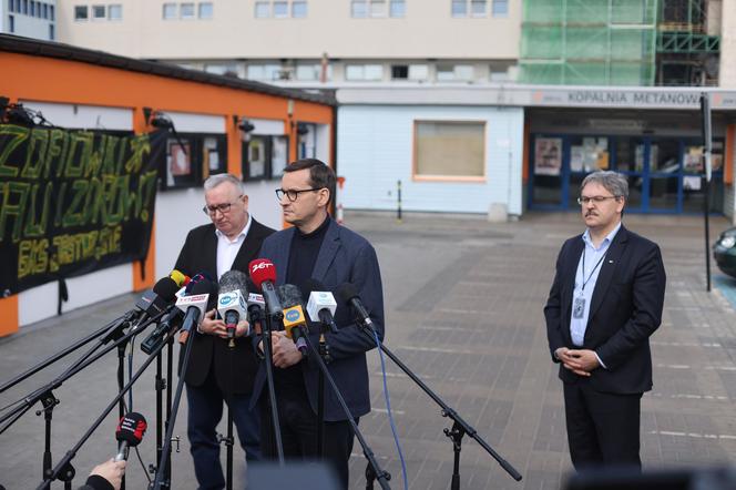 Premier Mateusz Morawiecki przed kopalnią w Zofiówce [GALERIA]