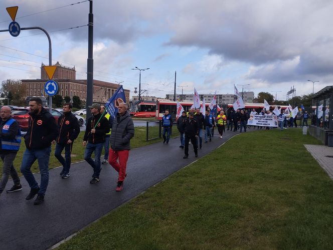 Hutnicy i koksownicy wyszli na ulice w Dąbrowie Górniczej. Apel do rządu o ratunek dla branży i tysięcy miejsc pracy
