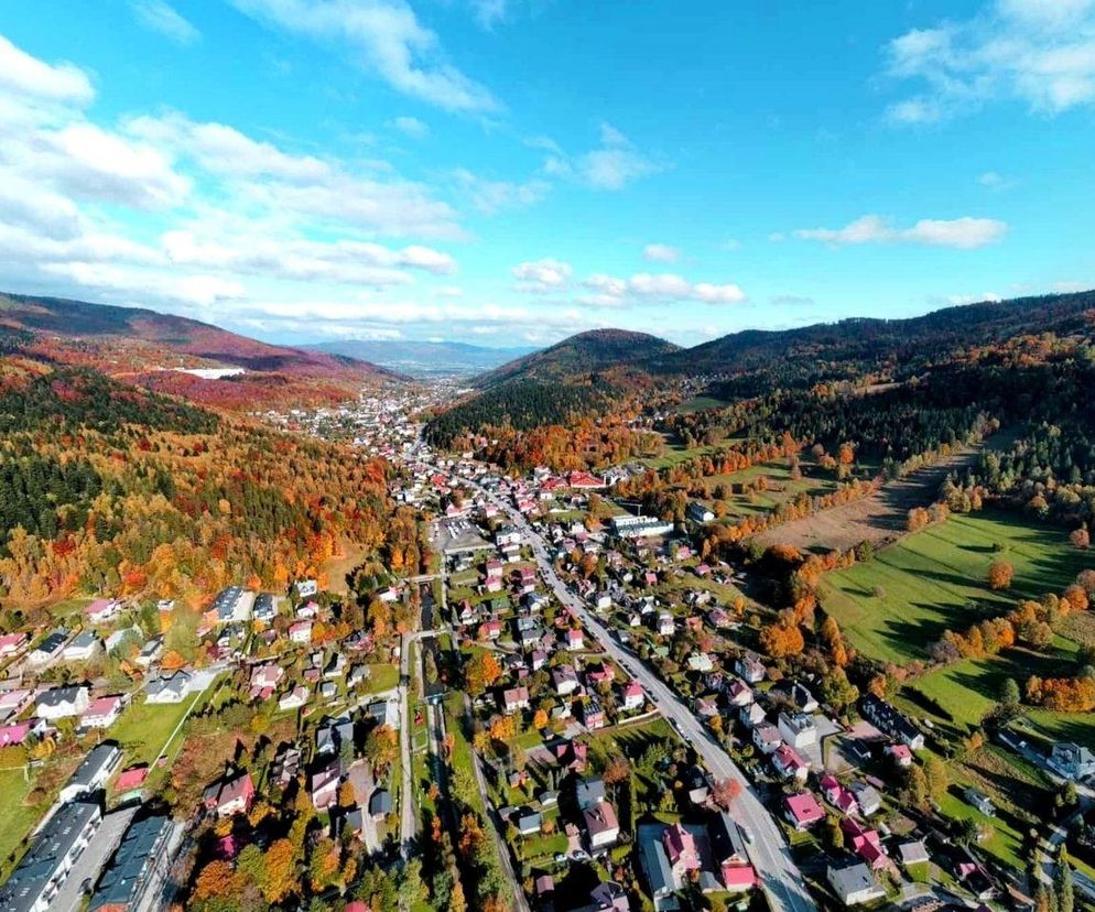 Ta miejscowość w Śląskiem najbardziej kojarzy się z jesienią. Wygląda bajkowo