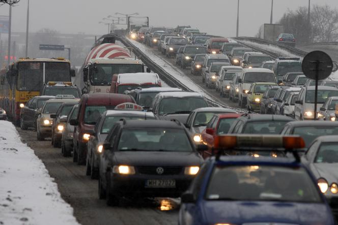 Zima nie odpuszcza! Synie śnieg, wraca mróz