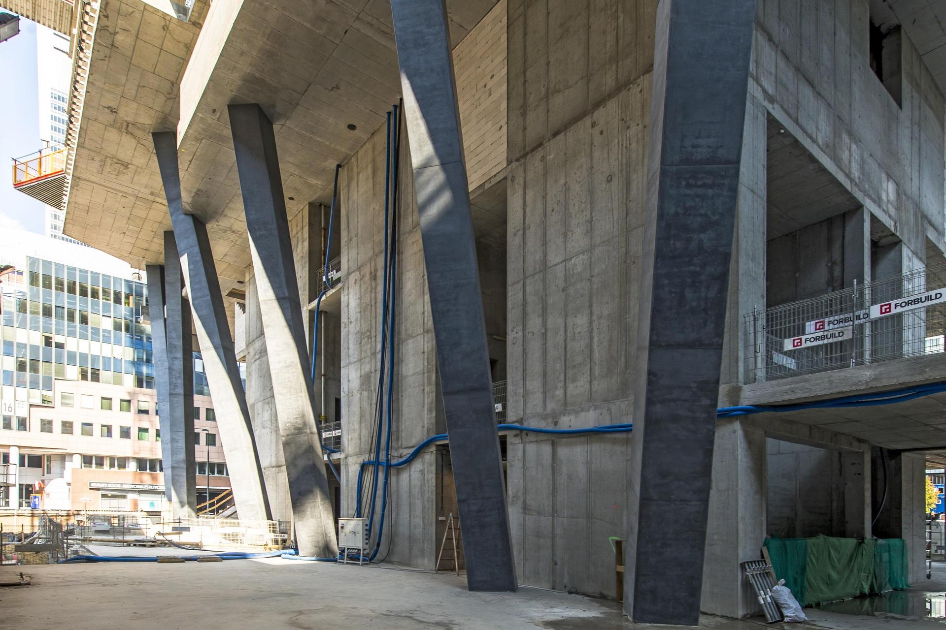 Budowa wieżowca The Bridge w Warszawie