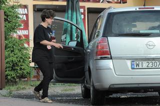 Wozili ją służbową limuzyną, a wzięła jeszcze 18 tys. na paliwo