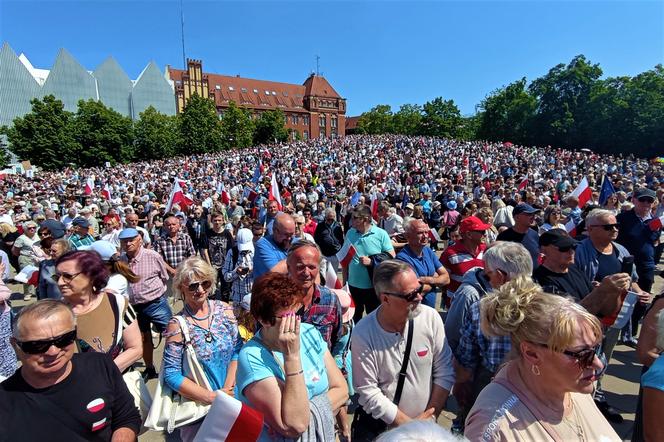 Manifestacja 4 czerwca na placu Solidarności w Szczecinie