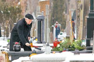 Jarosław Kaczyńsk NIE MOŻE POGODZIĆ SIĘ ze śmiercią mamy Jadwigi - ZDJĘCIA 