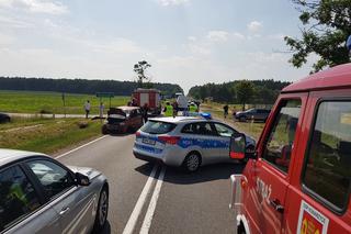 Wypadek na DK 61. Zderzyły się 3 samochody. Dwie osoby trafiły do szpitala