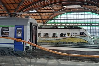 Paraliż kolejowy we Wrocławiu! Ogromna awaria, odwołane pociągi i opóźnienia