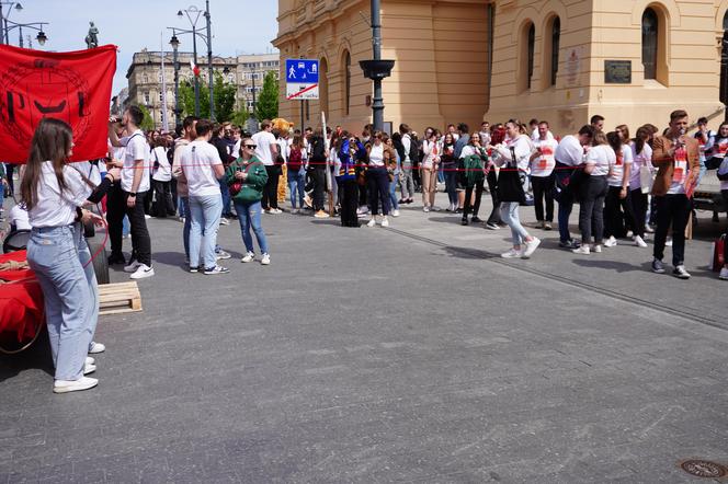 Pochód Juwenaliowy Łódzkich Uczelni. Studenci przejęli Łódź! [ZDJĘCIA]