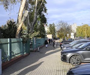 Porywacze dzieci grasują w Warszawie?! „Próbowali nakłonić 9-latka, żeby wsiadł do auta”. Rodzice przerażeni