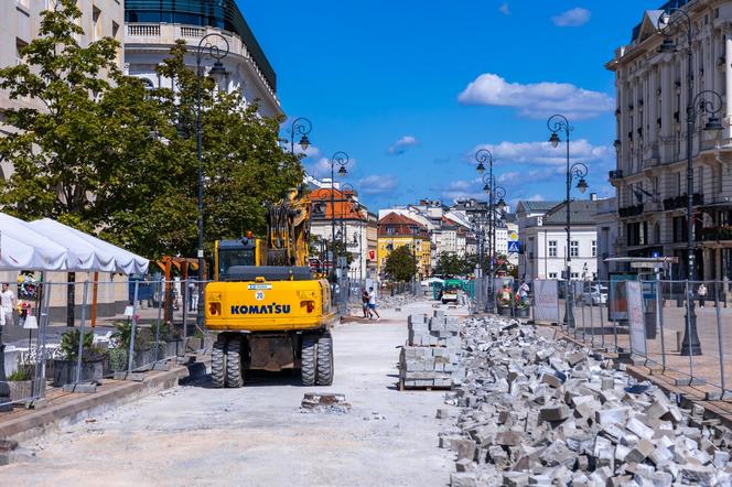 Remont nawierzchni Krakowskiego Przedmieścia w Warszawie w 2024 r.