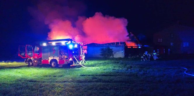 Ogromna tragedia w Irządzach. Bydło spłonęło żywcem, łunę ognia widać było z daleka