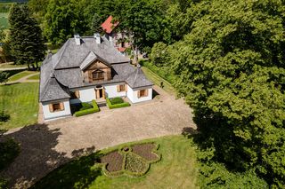 To jeden z najcenniejszych dworków w Polsce