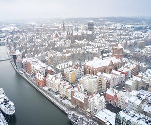 Atak zimy w Polsce. Śnieg przykrył polskie miasta [ZDJĘCIA]