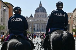 Snajperzy na dachach w Watykanie. Nadzwyczajne środki